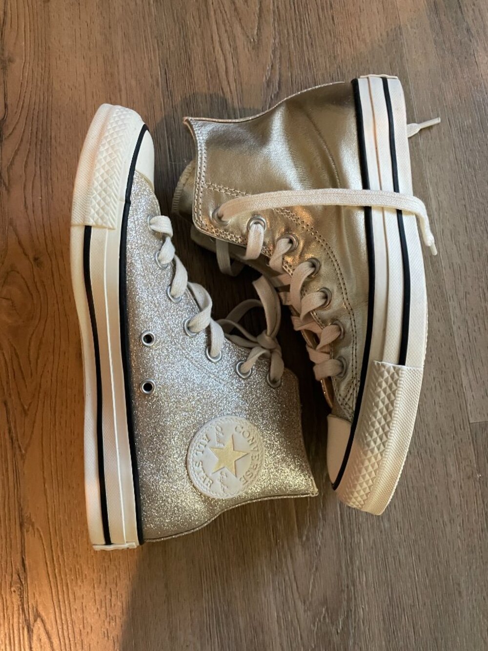Converse Chuck Taylor All Star 2 Women's 7 Silver Glitter Metallic 564851C